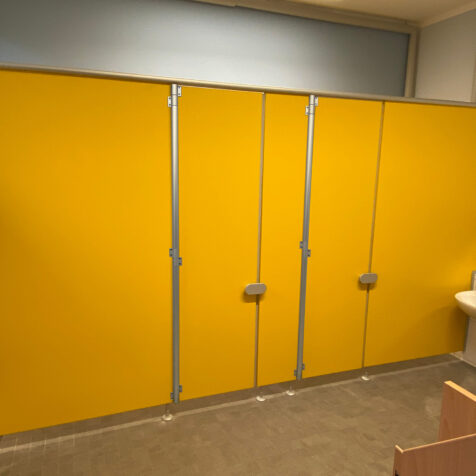 Mark KG Trennwandsysteme & WC Kabinen für Trockenräume/Nassräume – Serie Color Kindergarten