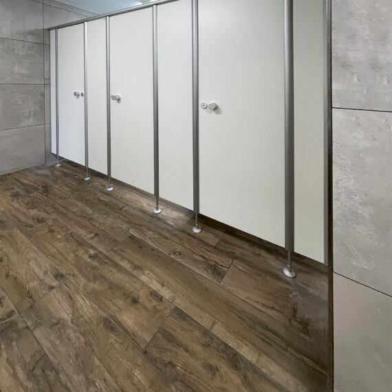 Mark KG Trennwandsysteme & WC Kabinen für Trockenräume/Nassräume – Serie Splash Protect